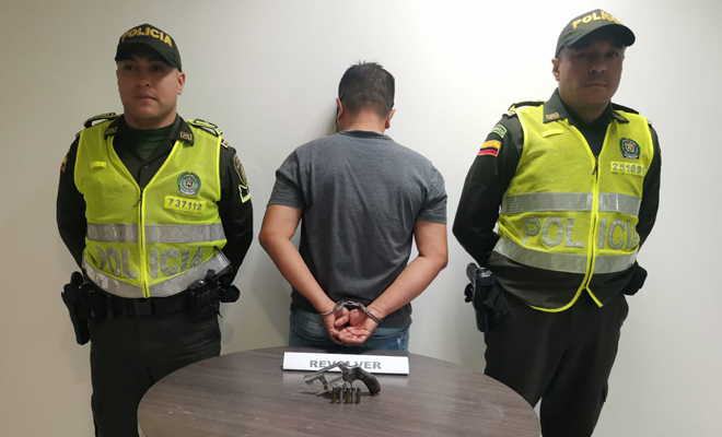 Portaba arma sin permiso de la autoridad competente