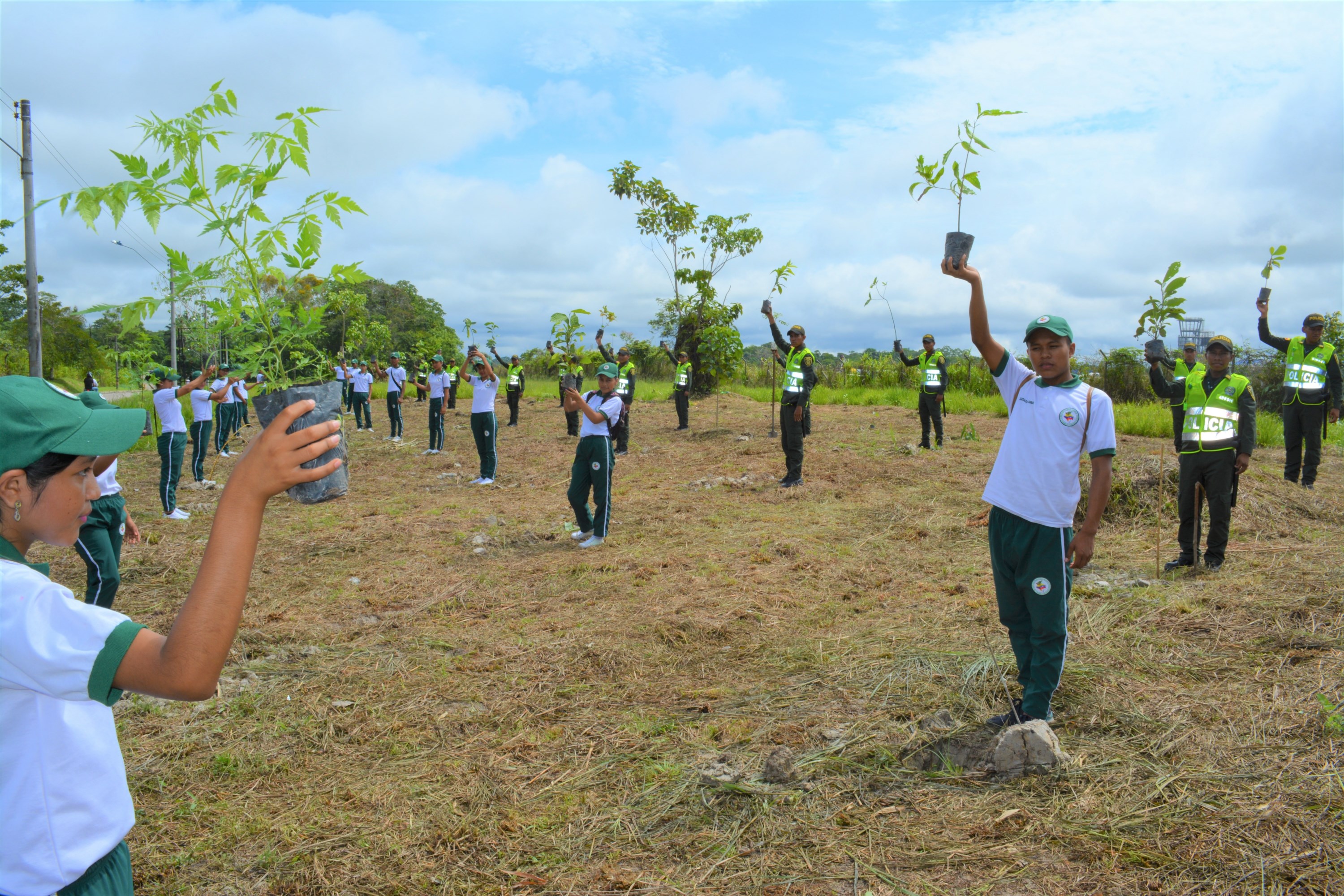 Policía nacional conmemoró el día mundial del árbol en amazonas 