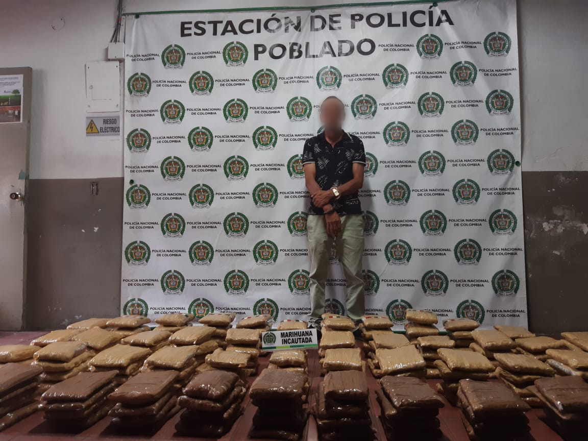 hombre-capturado-con-marihuana-en-vehículo