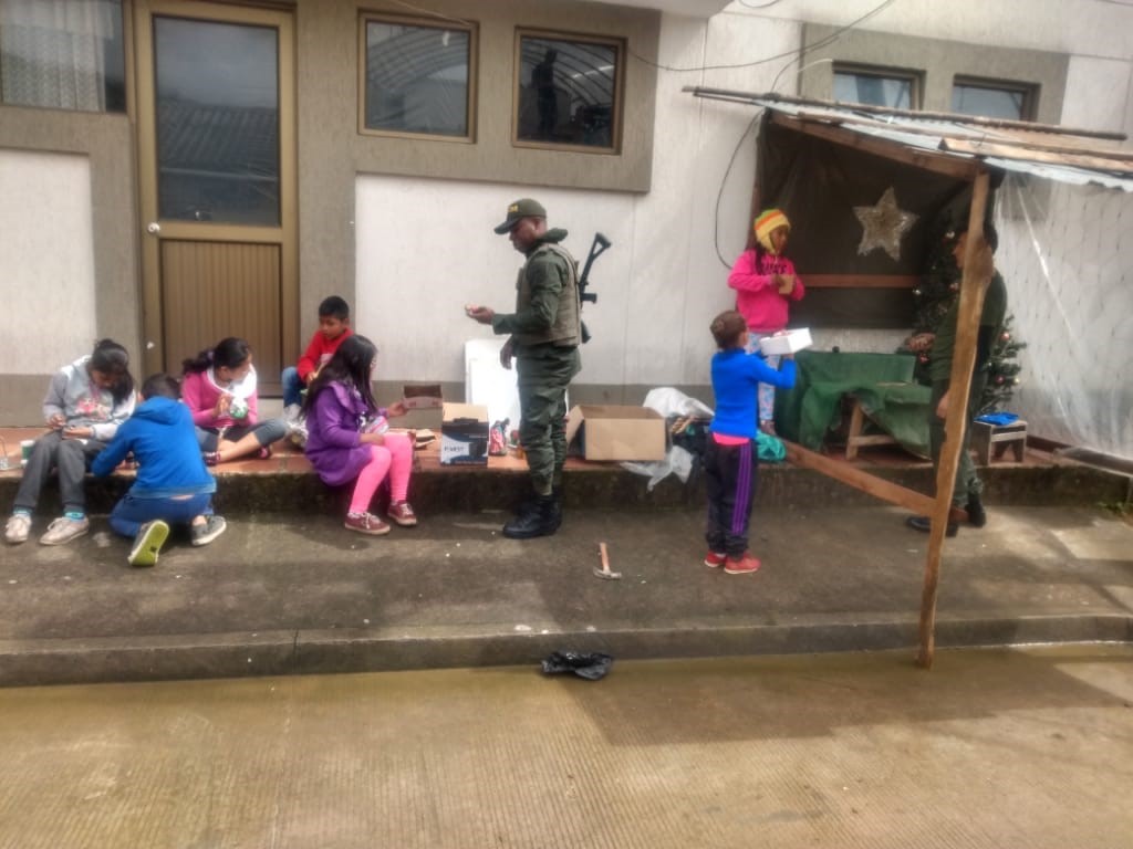 Policía-y-comunidad-rezarán-novenas-con-pesebres-ecológicos-en-Guachavez 