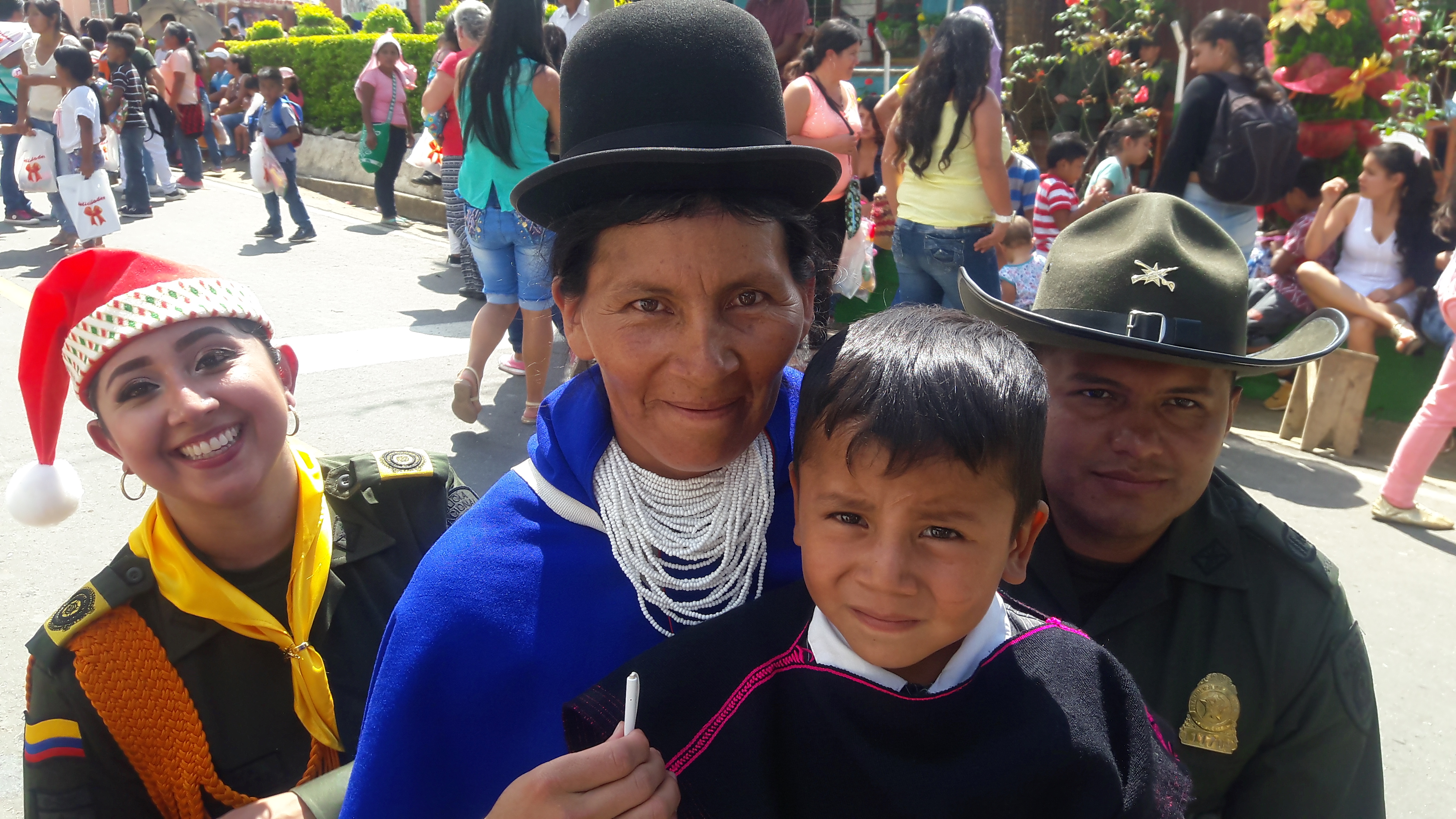 Padre (Bg) Silverio Suárez entrego regalos a los niños del municipio de Caldono Cauca.