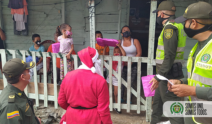 Somos uno, somos todos llevando alegría en esta Navidad a los barrios de Medellín 