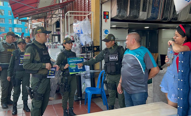 En el marco del ‘Plan Choque Seguridad 360’ contra la extorsión, el GAULA de  la Policía Nacional desarrolló campañas de prevención contra los delitos de  secuestro y la extorsión en el centro de la ciudad, dando a conocer varias  modalidades de estafa y extorsión utilizadas por los delincuentes.