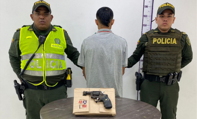 Un sistema especial de análisis del hurto en tiempo real, liderado desde el Centro Automático de Despacho, permitió identificar las placas de la motocicleta en la que este individuo venía hurtando a las personas en diferentes sectores de la ciudad.