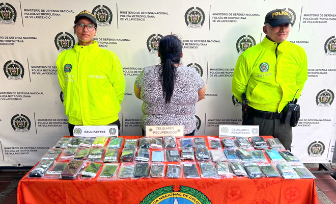 Durante los procedimientos realizados en el barrio Olímpico de Villavicencio, las autoridades capturaron a una mujer por receptación y recuperaron 12 celulares que figuraban como hurtados