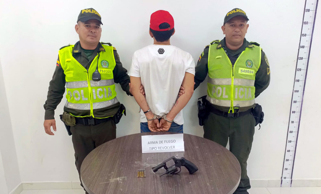 El hombre fue interceptado cuando transitaba en actitud sospechosa por una de las vías del barrio La Nohora 