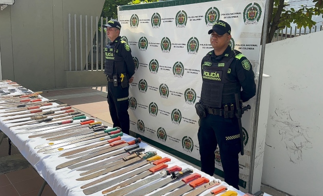 Dos policías, y elementos incautados