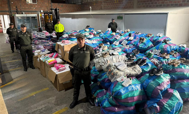 Funcionarios de la policía fiscal y aduanera hallaron gran cantidad de mercancía de origen extranjero almacenada en una bodega