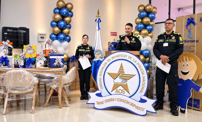 Dos funcionarios policiales en actividad del bingo en cabeza del señor coronel Héctor Ruiz Arias comandante de la policía metropolitana