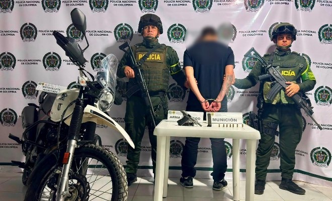 Capturado ocultaba el arma de fuego en el sillin de la motocicleta