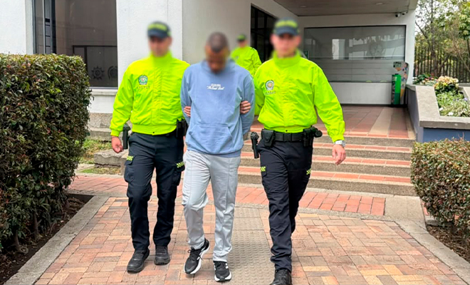El capturado alias 'Niño Potro' es trasladado por funcionarios de Policía Judicial