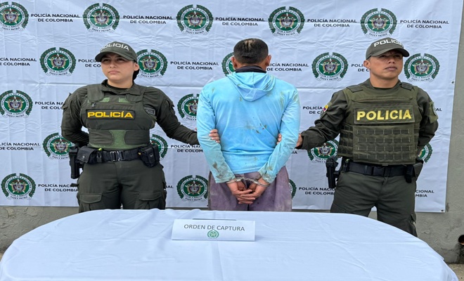 Un_capturado_en_flagrancia_junto_a _dos_uniformados_del_modelo_de_vigilancia_del_municipio_del_Castillo
