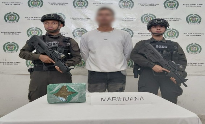 Dos polic&iacute;as y un capturado hombre con m&aacute;s de 500 gramos de marihuana 