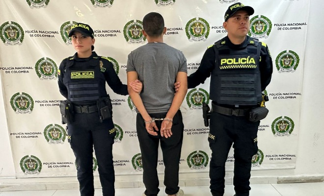 polic&iacute;as y capturado