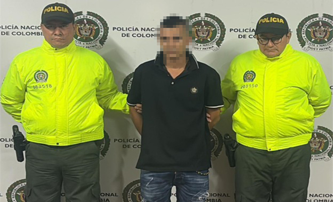 Dos policías y un capturado