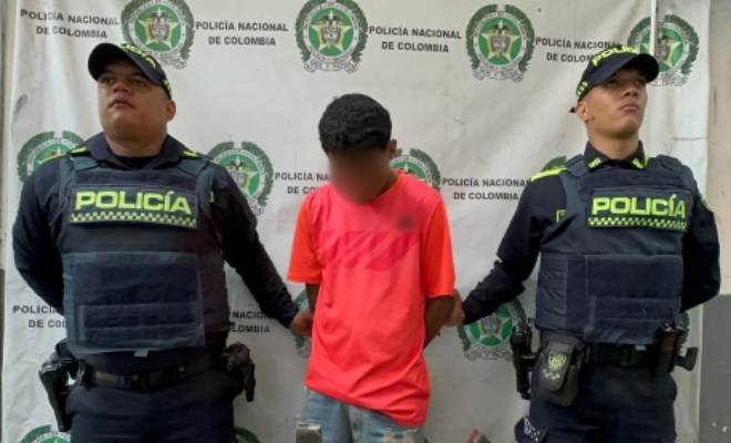 Dos policías y un capturado por porte ilegal de armas de fuego.