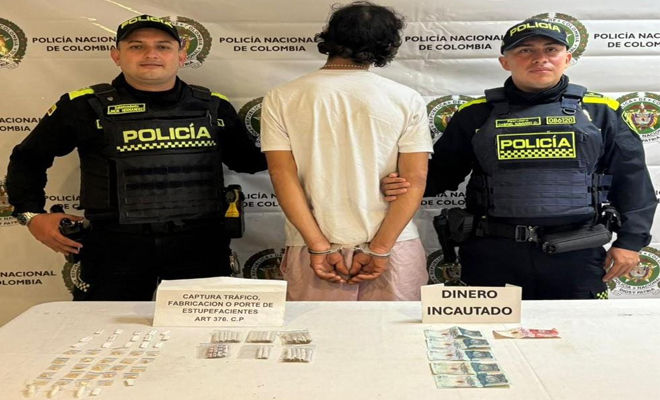 Capturado por tráfico de estupefacientes en la vereda Vanguardia de Villavicencio encima de una mesa elementos incautados