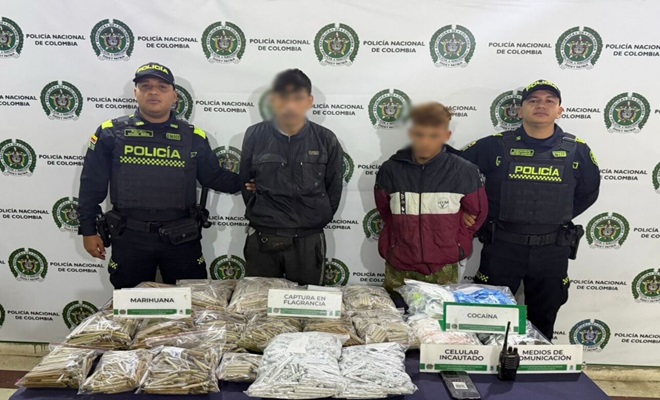 Polic&iacute;as con capturados y estupefacientes incautados 