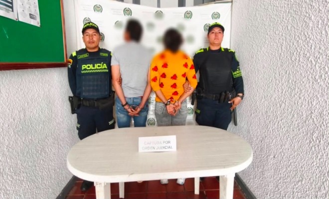 Dos policías, 2 capturados. 