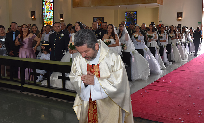 ceremonia religiosa matrimonios colectivos