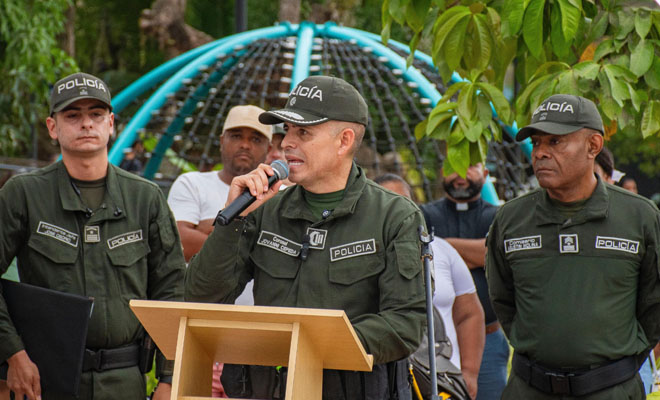 Comandante del departamento de Policia Urabá habla en publico acerca del lanzamiento