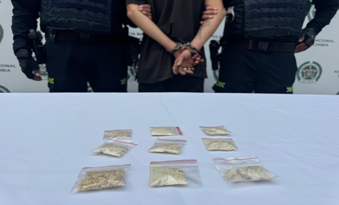 Dos policías, un capturado y estupefacientes incautados