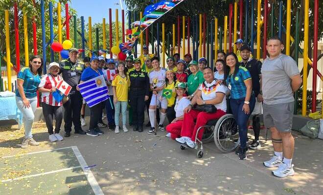 Un grupo de usuarios de Magdalena posa en la celebración del mundial de la salud