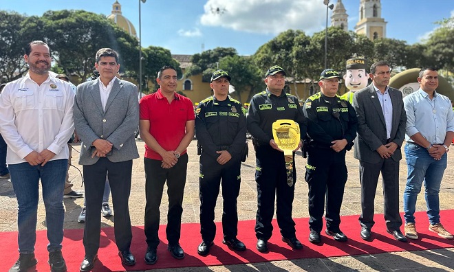 Entrega simbolica de la llave del parque automotor