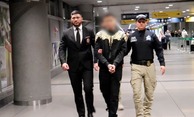 Alias Osmar Ferrer es acompa&ntilde;ado por autoridades de Colombia y Chile, para ser extraditado.