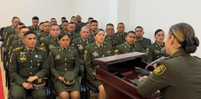 Fotografía discurso al personal del primer curso internacional de validador de competencias policiales