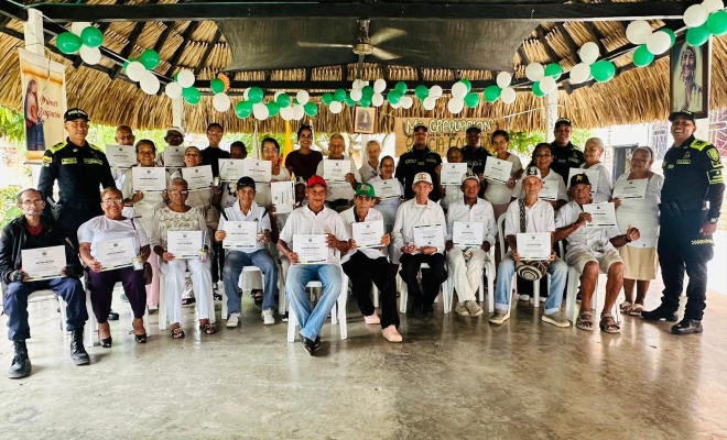 seis uniformados policía comunitaria realizan clausura Espacios Pedagógicos Comunitarios en la Urbanización Los Recuerdos