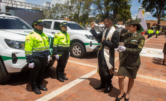 bendición del parque automotor entregado a la escuela
