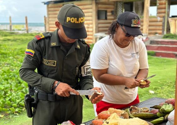 La Policía Nacional junto a la comunidad
