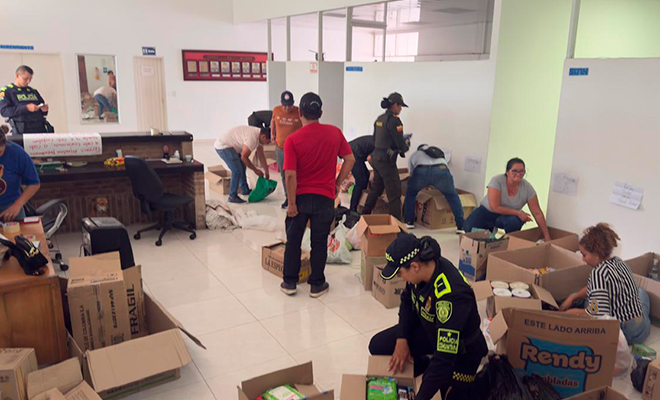 Organización de los elementos que se entregarán a las personas damnificadas por el terremoto