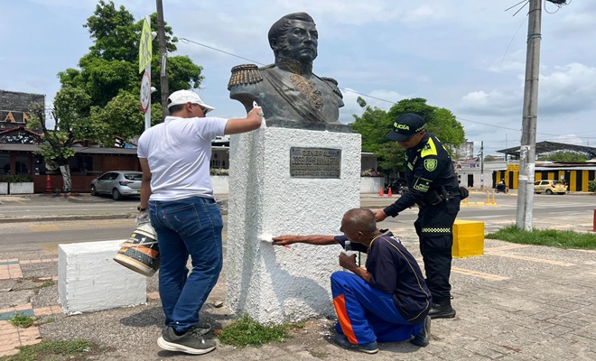 Policia y comunidad protege el patrimonio cultural y fortalecer el turismo en la ciudad. 