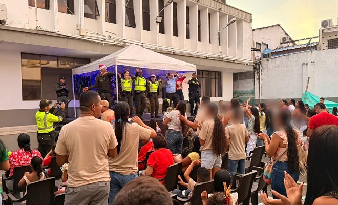 policia con la comunidad