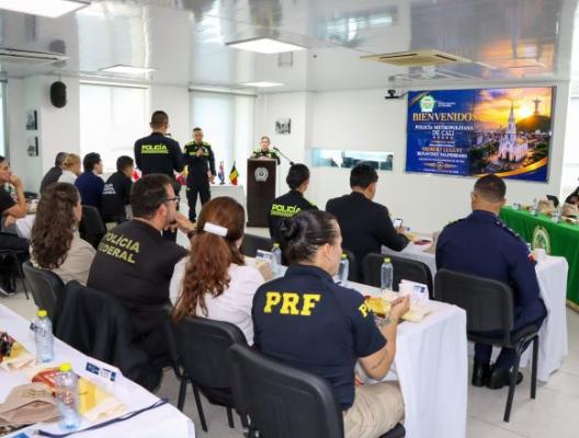 Funcionarios de la Polic&iacute;a Nacional de Colombia y representantes de cuerpos de polic&iacute;a de diferentes pa&iacute;ses participan en el III Encuentro de la Comunidad Internacional de Agregados y Oficiales de Enlace Acreditados en Colombia (CINAC), un espacio para fortalecer la cooperaci&oacute;n internacional, el intercambio de experiencias y la seguridad regional.