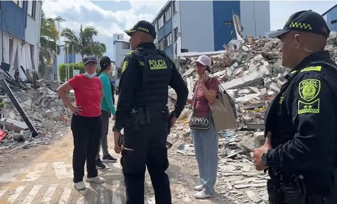 policia_acompa&ntilde;a_damnificados