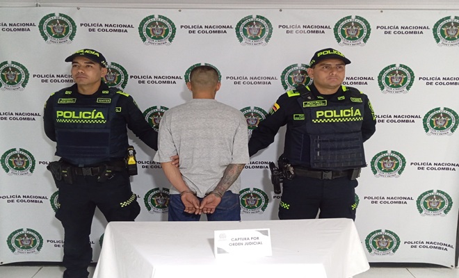Policías custodian persona capturada 
