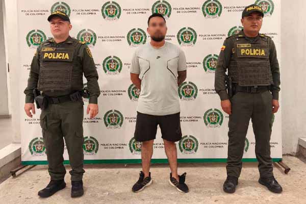 Dos Policías y Capturado