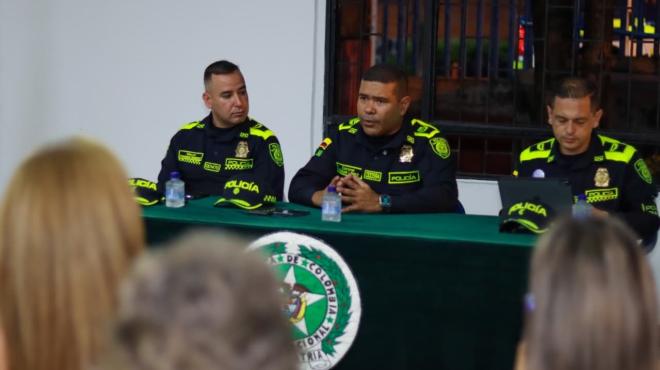 Policía escucha y atiende inquietudes de la comunidad con apoyo de diferentes especialidades