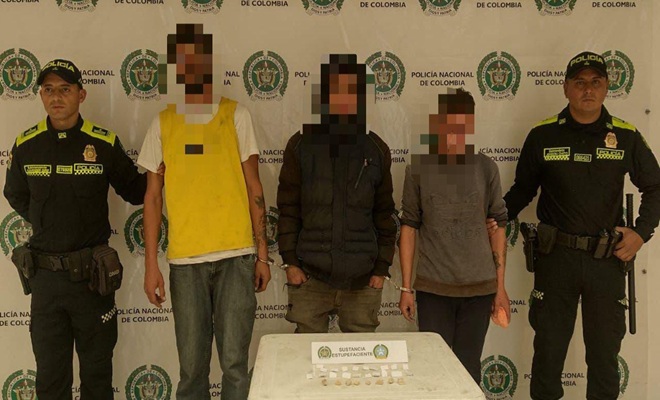 logrando_la_captura_en_flagrancia_de_tres_personas vinculadas al tr&aacute;fico local de estupefacientes