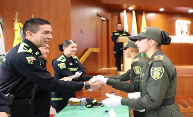 Polic&iacute;a Nacional realiz&oacute; juramento de bandera de nuevos auxiliares en Manizales
