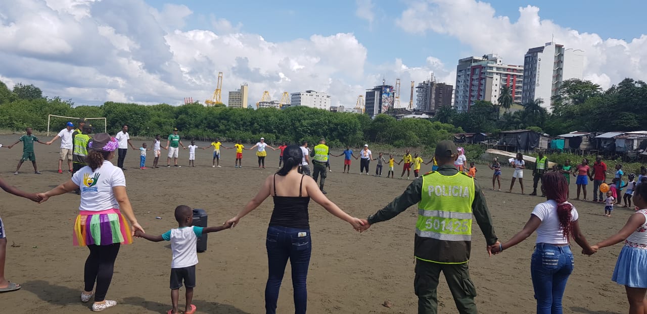 actividad-recreativa-con-niños-en-buenaventura-valle-del-cauca2