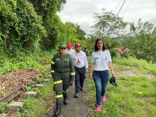 203 uniformados acompañan la alerta en Manizales por el volcan