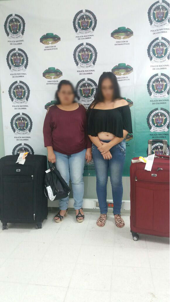 En-el-aeropuerto-de-barranquilla-encuentran-casi-siete-kilos-de-cocaína-en-maletas-de-dos-colombianas-con-destino-a-México.