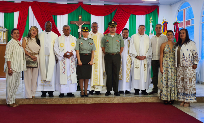 Sacerdotes, uniformados y exdirectoras de la ESBOL