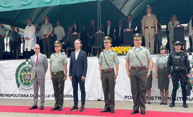 En el parque pies descalzos en Medellín las autoridades reciben al nuevo comandante del Valle de Aburrá 