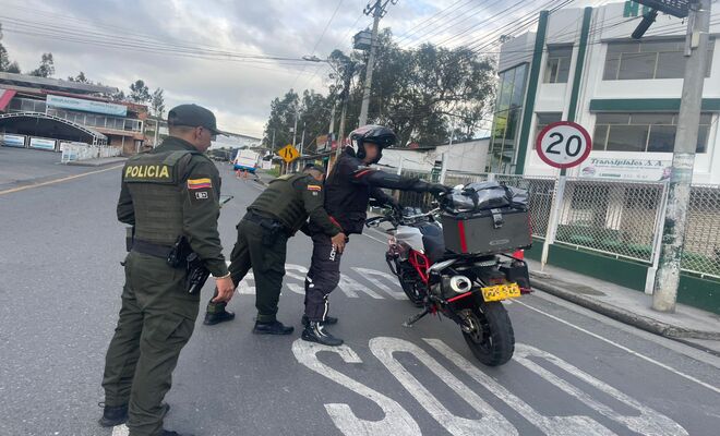 Intensificados controles policiales en el Puente Internacional de Rumichaca para fortalecer la seguridad fronteriza