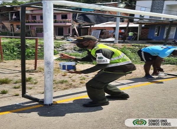Con ayuda de la comunidad recuperamos cancha de microfútbol en un barrio de Quibdó 